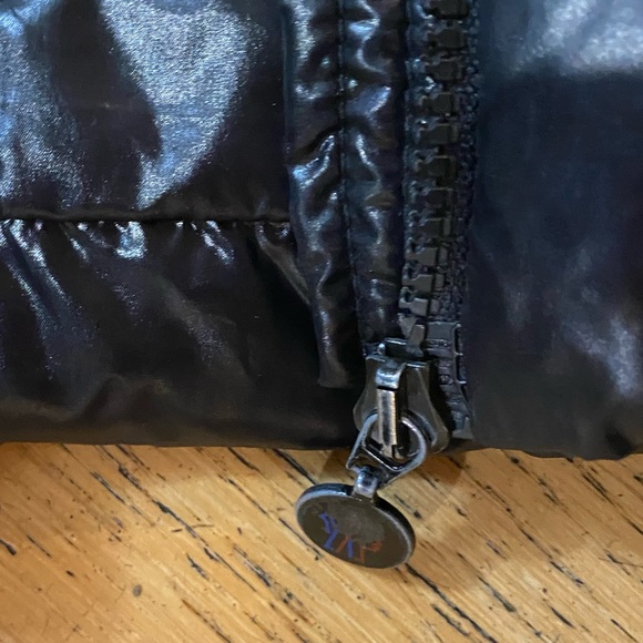 Moncler black jacket. 2 front pockets. Littler pocket on one sleeve with logo. - Picture 4 of 10